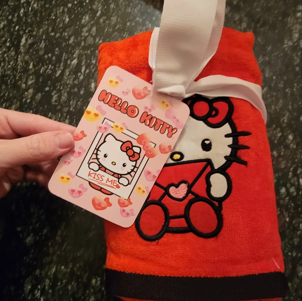 Hello Kitty Valentine's Day Hand Towels - Picture 2 of 3
